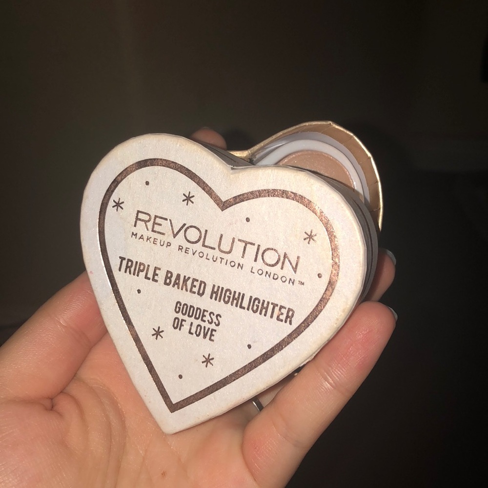 Makeup Revolution triple baked highlight